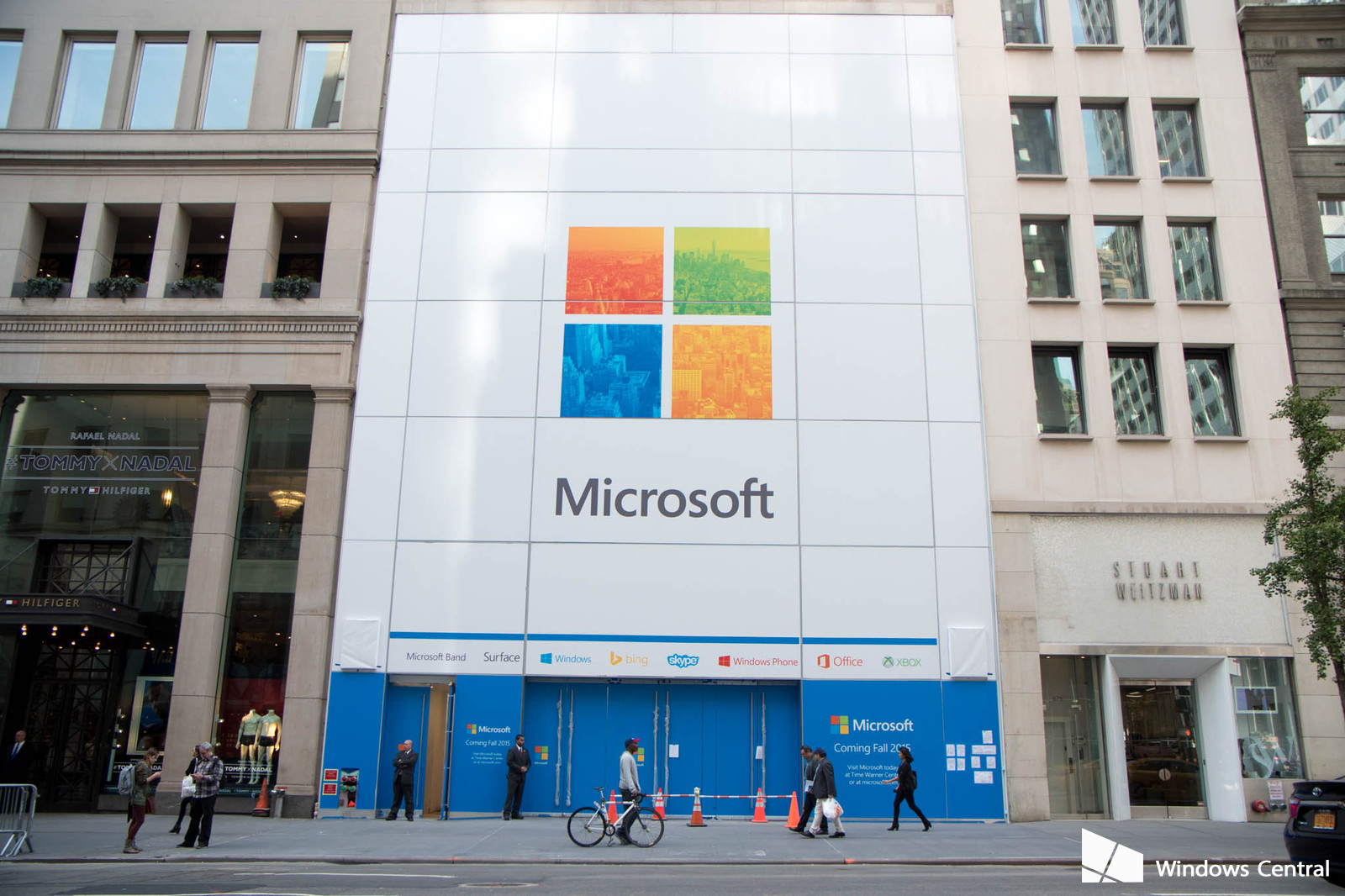 microsoft-store-cover-opening
